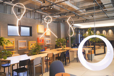 英語が話せる人も話せない人も歓迎◎
海外の方とコミュニケーションをとることも多いので、
お金を稼ぎながら勉強もできます!