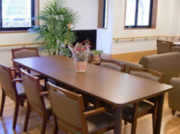 「介護の仕事に興味がある」「将来に役立つ仕事がしたい」
そんな方にとってもオススメ！まずは職場見学だけもOKです◎