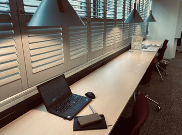 おしゃれなオフィスでコーヒーや紅茶も自由★
長く続けやすい環境で、あなたの事務スキルを活かしてみませんか?