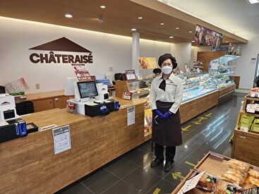 スイーツ好きな方必見!!
あま～い匂いに癒されながら
仕事をしませんか?♪
働いているだけでハッピーに☆