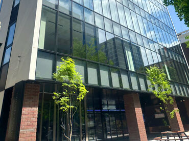 \みんな話しやすいSTAFFばかり/
新しいコミュニティを築きたい人にもおすすめ!
同世代が多く、友達もすぐできる職場です♪