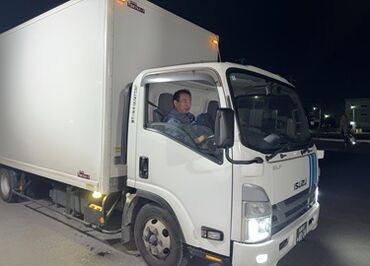 しらいトランク・サポート株式会社 （勤務先：車輌センター） 「さぁ、出発だーー♪」「いってらっしゃーい‼」道も空いてるからスイスイと行けます
高月給でプライベートも充実させられます