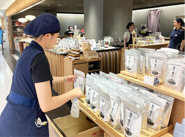 ＜研修について＞
半年間OJT研修あり！
同じ先輩が成長スピードに合わせて指導いたします！
研修バッヂを付けておけるので安心！