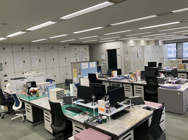 フロアは広々としてBGMも流れ、
落ち着いて仕事ができます