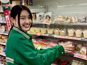 セブンイレブン杉並高井戸西店 「今週は忙しいなあ」「明日急に学校の予定入っちゃった!!」そんな時はすぐ店長に相談!（笑）
自由気ままに働けるコンビニです♪