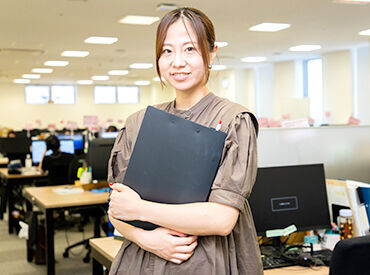 若手スタッフを中心に活躍中!
オフィスは明るいムードです♪