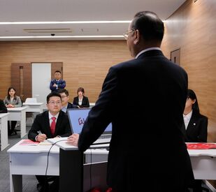 上野駅から徒歩圏内の便利な立地です!
職場の周辺は商業施設や飲食店が充実しており
仕事帰りに気軽にリフレッシュできます☆