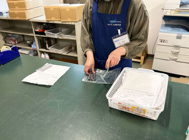 空調完備の快適空間でお仕事♪
取り扱うのは手のひらサイズの部品◎
負担も少なく働きやすい環境です！