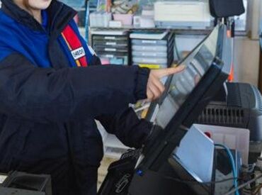 ［紹介元］株式会社グリーンフォレスト［紹介先］ENEOS　美濃加茂SS（397） 室内での作業だから、雨や風も関係なし！難しい仕事はないから、すぐに覚えられますよ♪
