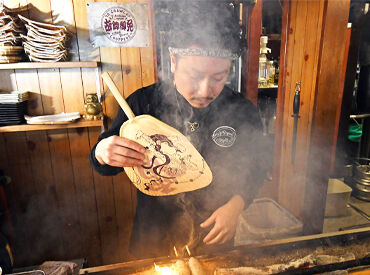 呑み処 くし輝 オープンして2年ほどの新しいお店です！
スタッフ同士仲が良く居心地バッチリですよ◎
イチから丁寧にお仕事も教えます♪