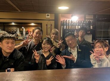落ち着きのあるお店で、自分のペースで働けます★
まずは笑顔で接客できれば大丈夫◎
学生さんを中心に10～40代のSTAFも活躍中◎