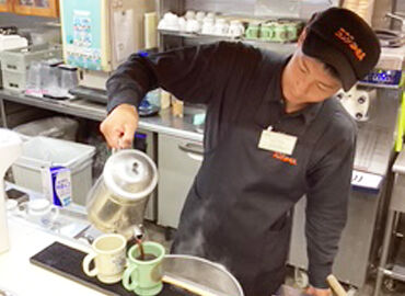 ＼"コメダ珈琲店"でバイトしよう♪／
学生・フリーター・主婦(夫)さん、
幅広いスタッフが和気あいあいと活躍中です◎