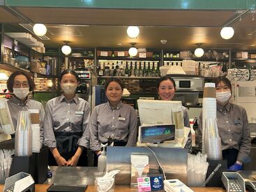 従業員はみんな仲良し！
分からないことも先輩が丁寧に教えてくれます！
お仕事中も笑顔が絶えません♪