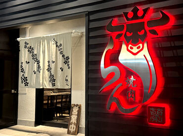 勤務中でも髪色や髪型自由♪
ピアスやネイルもOKです!
おしゃれも楽しみながら働けるお店です◎