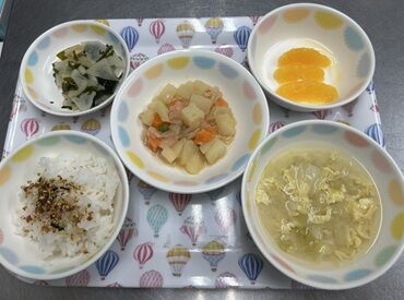 ＜土・日・祝はお休み＞
年末年始もしっかりお休みです！
シフトの相談はお気軽にお申し付けください！