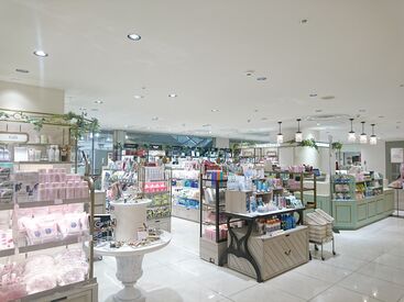 メイクアップソリューション星ヶ丘店 ＼コスメ・美容好き集合／
キャンメイクや韓国コスメ、クリニック系スキンケアまで♪
スタッフ割引で気になる商品をお得にGET！