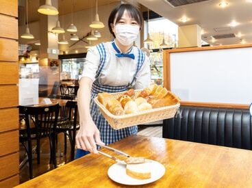 フレッシュベーカリー神戸屋　キッチンエクスプレス東急プラザ蒲田店 バイトデビューにもおすすめ☆
アットホームな雰囲気のお店で
スタッフ同士が助け合いながら
和気あいあいと働いています！