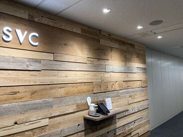 株式会社SVC 未経験・学生・フリーター歓迎！
服装・髪型・髪色・ピアス・ネイル・ヒゲOK◎
あなたの好きなファッションで
毎日働けちゃう♪