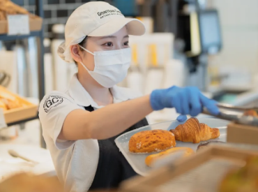 まずは簡単なことからお任せ！
「初めてのアルバイトで1人だと不安…」
そんな方はお友達との応募もOKです！