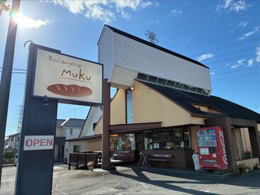 ブーランジェリーMuku 週末は、ちょっと早起きしてパン屋さんへ♪
朝からパンの良い香りに包まれて、気持ち良い一日のスタートが切れます!!