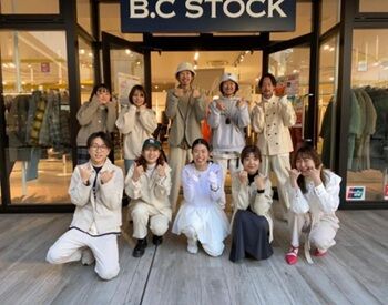 B.C STOCKベーセーストック アウトレット北九州店（株式会社SRL） 社員割引を使って好きな服を手に入れよう！最新ファッションを割安でGETできちゃう◎働きながら最旬トレンドを自然と学べる♪
