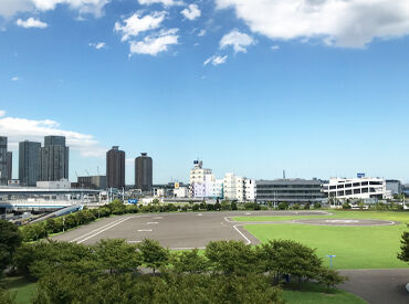 公園内の巡回パトロールなど
運動がわりにピッタリなお仕事もあります◎
木漏れ日を浴びながら気持ちよく歩き回れます♪