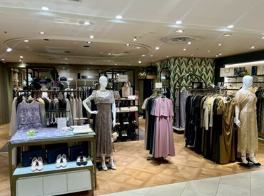 Enchante Lou Lou静岡PARCO店【007】 週1日～／1日3時間～★
シフトも柔軟◎
新作のお洋服などもいち早く知れるのでワクワクしながら働けます♪