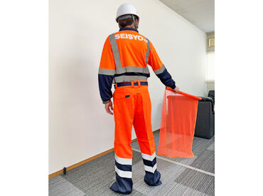 制服を着た瞬間、あなたは現場のヒーロー!
視認性の高い制服があなたの安全もしっかり守ります!