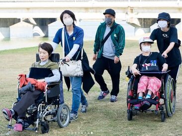 フリーターさん、Wワーカーさんも大歓迎！
男女比は半分ずつで、20～60代まで幅広い年代の方が
経験問わず働いています★