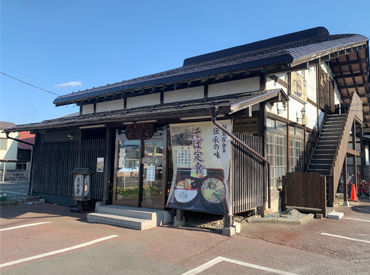 大正4年創業、仙北町駅前の老舗そば屋です◎
20～50代の幅広いスタッフが活躍中！
温かい雰囲気の中、楽しくお仕事できますよ♪
