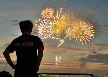 お疲れ様会でリフレッシュしたり
豪華景品が当たる新年会も開催♪
頑張った後にはちゃんと“ごほうび”◎