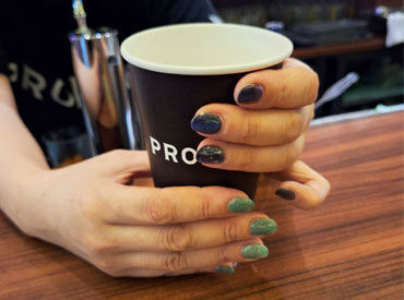 髪色自由&ネイルOK!
オシャレも我慢せずに働けます◎