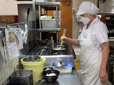 「万葉の湯内の食事処」で簡単な調理や盛付をお任せ♪
経験は一切必要ナシ!
バイトデビューも大歓迎です!