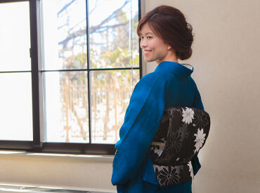 まずは店舗の雰囲気に慣れることから！
先輩と一緒にお客様へお声掛けしてみるなど、
徐々にできることを増やしていきましょう♪