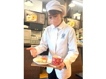 金森洋物館店ではカフェスペースもあるので、
ケーキセットの提供や席の片付けもお任せ★
特別なスキルゼロでできるお仕事です◎
