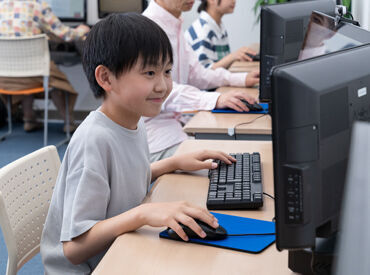 STAR Programming SCHOOL イオンスタイル新茨木教室(株式会社チアリー) 子どもと関わるのが好きな方も歓迎♪
パソコンの基本操作ができればOK！
一緒に学びながら、働きませんか？