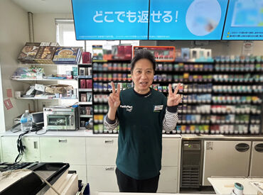 みんな未経験からスタート♪
わからないこともすぐに聞ける、あたたかい雰囲気のお店です！