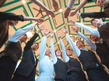 株式会社三愛サービス ※勤務地：新潟古町エリア お洒落な結婚式場やホテルでお仕事◎どこへ行っても役に立つマナーもイチからお教えします♪
※画像はイメージになります。