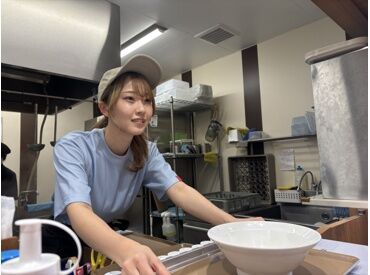 勝どき食堂　上里店 働いているスタッフのほとんどが未経験スタート！
最初はわからないことだらけでも大丈夫！
周りがしっかりサポートします！