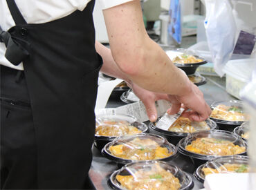 リーズデリ豊田元町店 Q.種類が多くて覚えるのが大変？
A.全てマニュアルを見ながらでOK♪
カット⇒炒めるだけなどシンプルだから自然に覚えられます◎