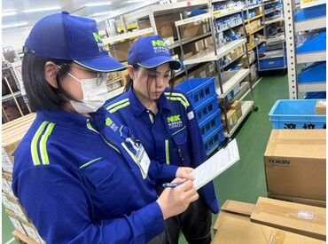 守口製函株式会社(豊中市稲津町) 職場の事前見学もOK★
年齢や役職問わず、スタッフ同士の仲が良い職場です！
写真の通り、決まった商品を棚からとり集めるだけ◎