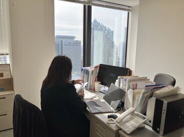 医療法人千雅　千雅医院 ＼都庁前駅目の前の三井ビルディング／
綺麗なオフィスの30階に事務所があります♪
コーヒーマシン等嬉しい設備あり◎