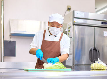 富士産業株式会社 (介護付有料老人ホーム　シルバーレジデンス孔輪閣) 《医療・福祉分野に携われるお仕事》
プライベートも充実させながら
安定してムリなく働けます◎