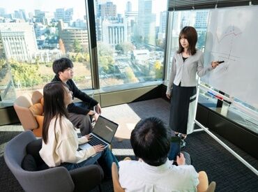 カフェよりオフィスが一番落ち着く…
なんてSTAFFも◎
髪色ネイル服装全部自由♪
自販機のドリンク無料!
11時～ゆっくり出社でOK