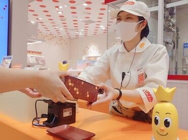 ＼東京駅直結／
改札目の前★
お菓子好きにはたまらない！
「こんな商品出たんだ！？」新商品の情報もいち早くGETできます◎