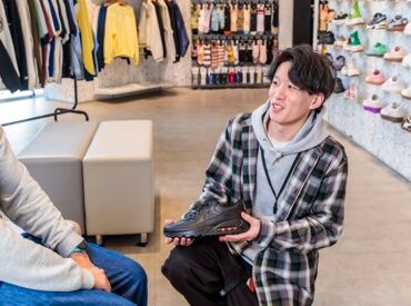 CNS各務原店 【718】 シューズやウェア、アウトドアアイテムなど、
お客さまの商品選びをサポートする中で、
自分の経験や知識が役に立つかも(^^♪