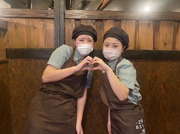 ■ 和気あいあいとした雰囲気の職場◎
STAFF同士の仲が良く、分からない事もスグに聞ける環境です♪
未経験・初バイトも大歓迎！