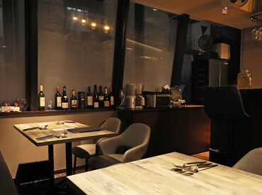 赤坂駅から徒歩3分の好立地◎
落ち着いた雰囲気のおしゃれなお店♪