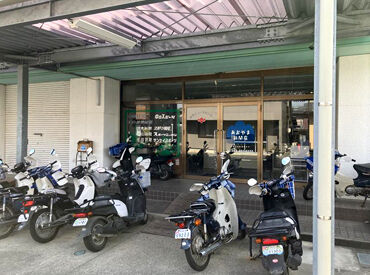 髪型・髪色自由☆
ピアス・ネイルなどアクセサリーもOK◎
自分らしく、動きやすい恰好でOK★