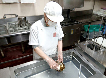 巻物や洗い物など、すぐにできる作業から♪
初めてのアルバイトやブランク明けの方も安心して働ける環境です◎
